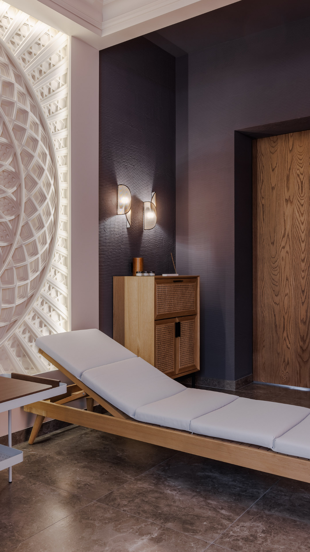 Современный интерьер загородного дома у Волги