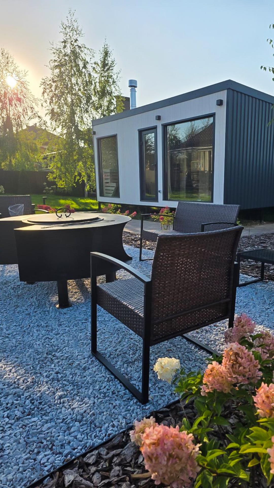 Минимализм, подсвеченный изнутри: сад частного дома